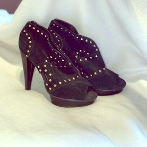 Steve Madden Booties with zippered back. Size 9.